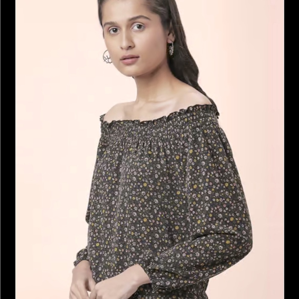 Honey | Black Floral Print Off-the-shoulder Smocked Blouse Size Small